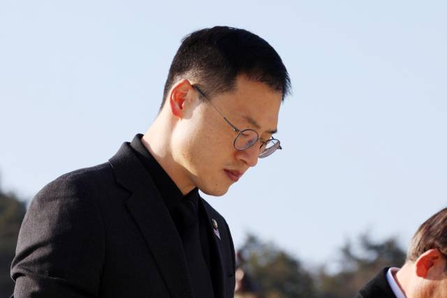 ▲국민의힘 김상욱 의원이 지난 3월 광주 국립 5.18 민주묘지를 참배하고 있다. ⓒ연합뉴스