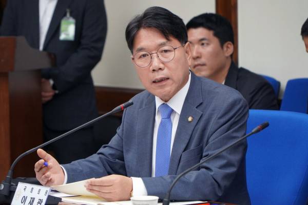 ▲ ‘디자인보호법 일부개정법률안’을 발의한 이재관 의원 ⓒ프레시안 DB