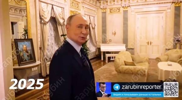 블라디미르 푸틴 러시아 대통령이 현지 언론사 기자와 이야기를 나누던 중 개인 저택의 문을 직접 열며 내부를 소개하는 모습. 텔레그램 영상 캡처