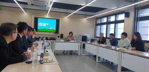 심미경 서울시의원이 경기기계공고, 인덕과기고, 한양공고 등 직업계고 교장단과 병역특례 기업, 진로지도 담당자들과 간담회에 참석하고 있다.