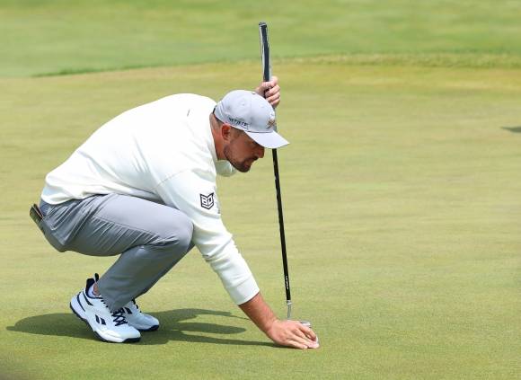 신중을 기하는 브라이슨 디섐보 - 신중을 기하는 브라이슨 디섐보     (인천=연합뉴스) 김도훈 기자 = 2일 인천 송도 잭 니클라우스 골프클럽 코리아에서 열린 LIV 골프 코리아 1라운드 2번홀에서 크러셔스 팀 브라이슨 디섐보가 퍼팅 전 그린을 살피고 있다. 2025.5.2     superdoo82@yna.co.kr (끝)   <저작권자(c) 연합뉴스, 무단 전재-재배포, AI 학습 및 활용 금지>