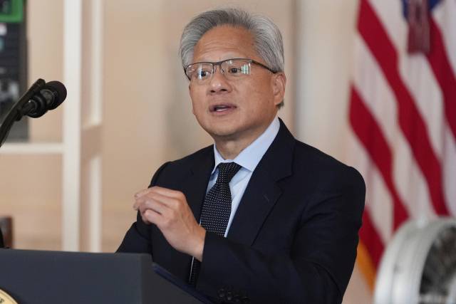 젠슨 황 엔비디아 최고경영자(CEO)가 30일(현지 시간) 미국 워싱턴DC 백악관에서 열린 투자 행사에서 연설하고 있다. AP 연합뉴스