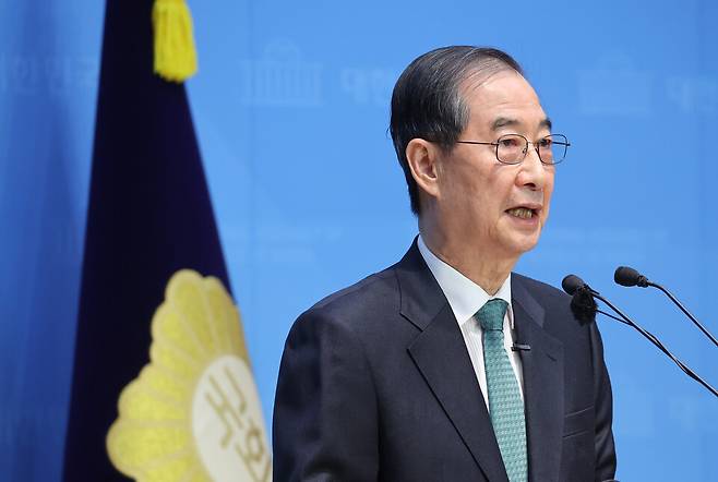 한덕수 전 대통령 권한대행 국무총리가 5월2일 서울 여의도 국회 소통관에서 대통령 선거 출마를 선언하고 있다. ⓒ연합뉴스