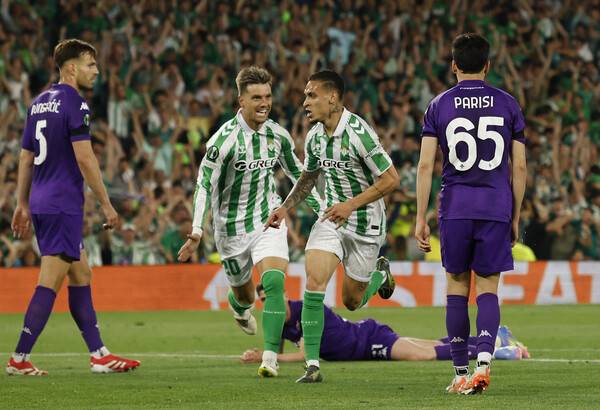 ▲ 레알 베티스에서 임대 생활 중인 안토니가 피오렌티나를 상대로 놀라운 골을 터뜨렸다. ⓒ연합뉴스/REUTERS