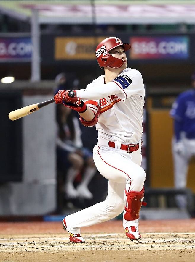 ▲ 최근 절정의 타격감으로 침체된 SSG 타선을 깨워가고 있는 최지훈 ⓒSSG랜더스