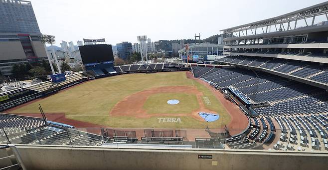 ▲ KBO는 30일 창원NC파크에서 열릴 예정이었던 NC와 LG의 경기를 연기하기로 결정했고 다음달 1~3일 NC와 SSG 랜더스의 경기는 무관중으로 진행하기로 했다. ⓒ연합뉴스