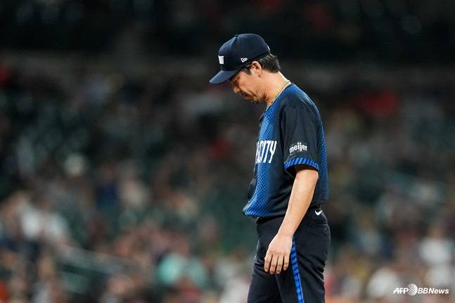 고개 숙인 마에다. /AFPBBNews=뉴스1