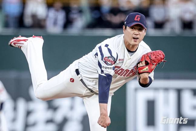 롯데 나균안이 2일 사직 NC전에서 역투하고 있다. /사진=롯데 자이언츠 제공