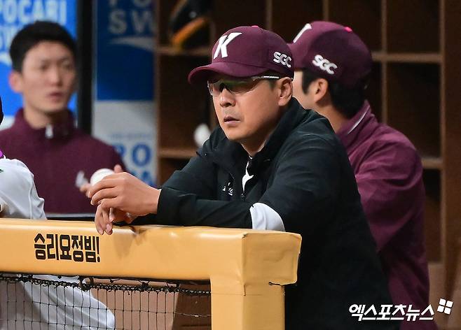 홍원기 감독이 이끄는 키움 히어로즈가 서울 고척스카이돔에서 열린 2025 신한 SOL Bank KBO리그 롯데 자이언츠와의 팀 간 6차전에서 0-5로 패하면서 3연패에 빠졌다. 사진 김한준 기자