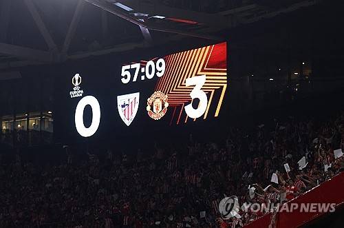 후벵 아모림 감독이 이끄는 맨유가 2일(한국시간) 스페인 빌바오에 있는 산 마메스에서 열린 아틀레틱 클루브 빌바오와의 2024-2025시즌 유럽축구연맹(UEFA) 유로파리그 4강 1차전에서 3-0 완승을 거뒀다.&nbsp;브루누 페르난데스는 멀티 골을 넣으며 팀 승리의 일등공신이 됐다. 연합뉴스