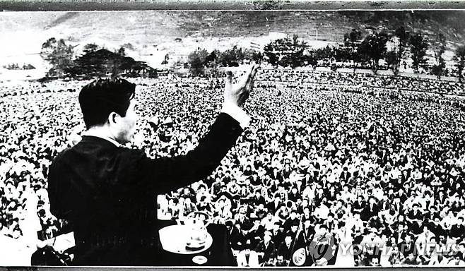 1971년 대선 유세 중인 김대중 후보 [연합뉴스 자료 사진]