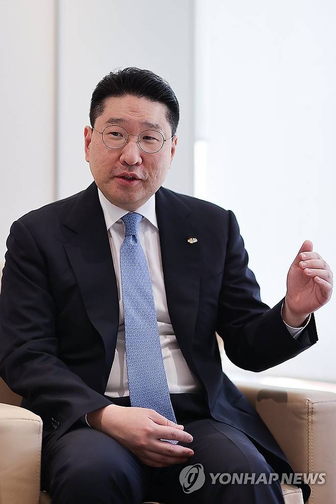 인터뷰하는 이상현 태인 대표 (서울=연합뉴스) 류효림 기자 = 이상현 태인 대표가 지난달 29일 서울 강남구 청담동 태인 사무실에서 연합뉴스와 인터뷰하고 있다. 2025.5.2 ryousanta@yna.co.kr