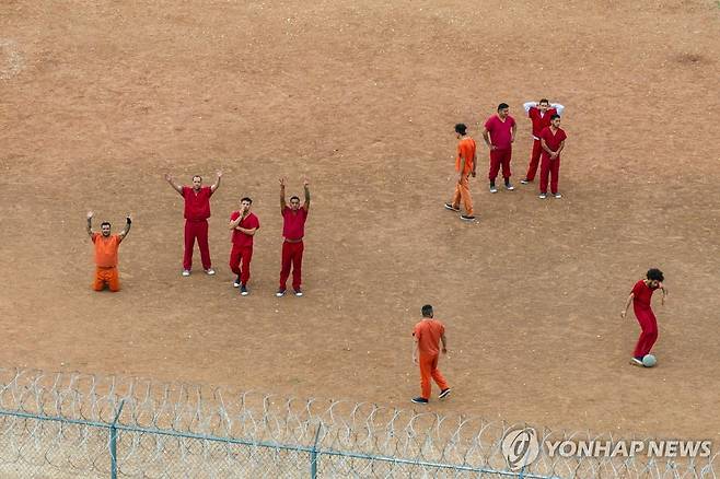 미 텍사스주에 구금된 베네수엘라 이민자들 [로이터 연합뉴스 자료사진]