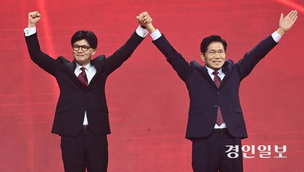 김문수·한동훈 국민의힘 대선 경선 후보가 3일 오후 고양시 킨텍스에서 열린 국민의힘 최종 대선 후보 선출 전당대회에 참석해 있다. 2025.5.3 /경기사진공동취재단
