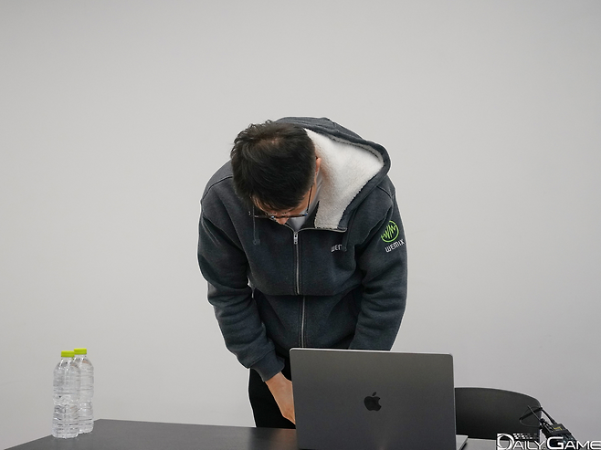 김석환 대표가 다시 한 번 고개를 숙이고 사과했다.