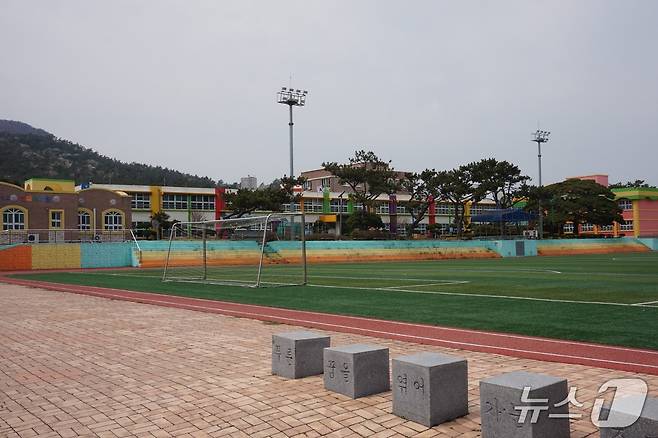 올해로 개교 100주년을 맞는 조도초등학교 2025.5.2/뉴스1 ⓒ News1 조영석 기자