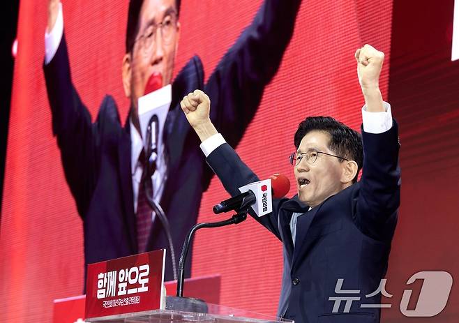 김문수 국민의힘 대통령 후보가 3일 경기 고양시 킨텍스에서 열린 5차 전당대회에서 최종 후보로 확정된 뒤 수락연설을 하고 있다. (공동취재) 2025.5.3/뉴스1 ⓒ News1 김민지 기자