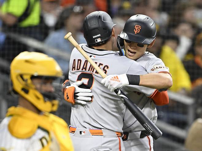 샌프란시스코의 돌풍을 이끌고 있는 이정후와 윌리 아다메스. Imagn Images연합뉴스