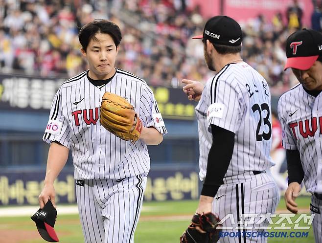 3일 잠실구장에서 열린 KBO리그 LG와 SSG의 경기. 6회 투구를 마치고 마운드를 내려오는 LG 선발 임찬규. 잠실=송정헌 기자songs@sportschosun.com/2025.05.03/