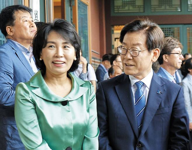 이재명 더불어민주당 대선 후보 부부가 지난 2018년 6월 삼청각에서 열린 추미애 의원의 딸 결혼식에 참석했다. /여성조선