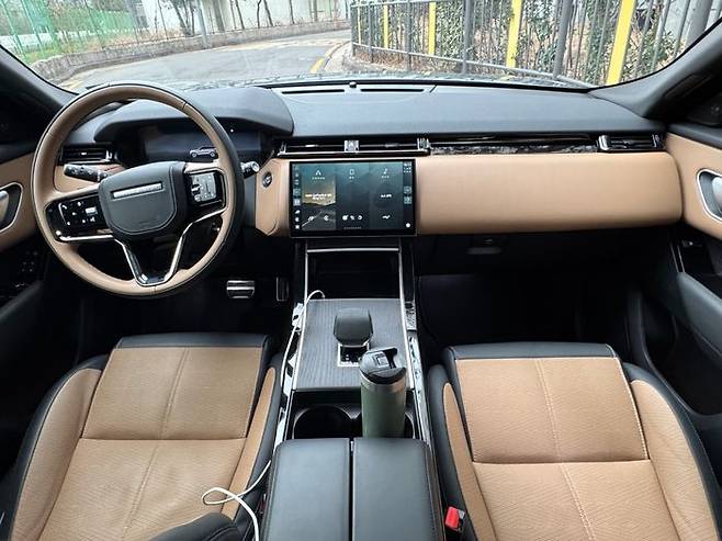 레인지로버 벨라 인테리어 ⓒ데일리안 편은지 기자