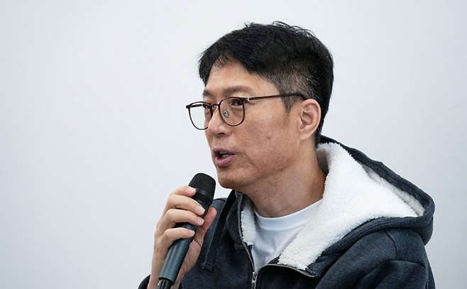 김석환 위믹스 재단 (WEMIX PTE. LTD.) 대표가 3일 경기 성남시 테크1타워에서 긴급 기자 간담회를 열고 취재진에 대응 경과와 향후 계획을 설명하고 있다. 전날 디지털자산거래소 공동협의체(DAXA)는 거래 유의 종목으로 지정돼 있던 위믹스(WEMIX)를 상장 폐지하기로 결정했다. ⓒ연합뉴스