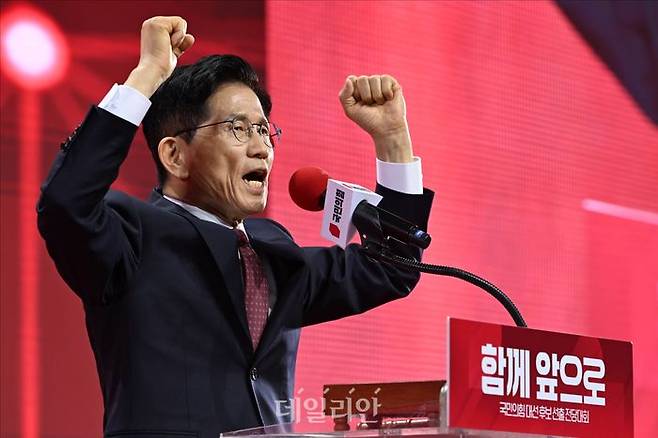 김문수 국민의힘 대선 후보가 3일 경기 일산 킨텍스에서 열린 전당대회에서 최종 후보로 확정된 뒤 수락연설을 하고 있다. ⓒ데일리안 홍금표 기자