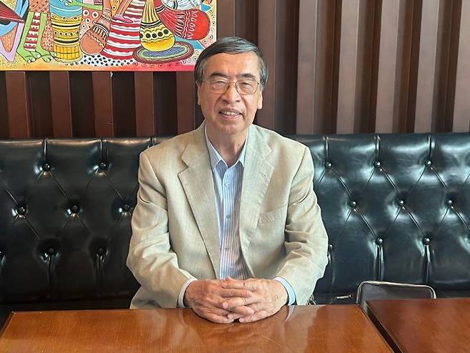 응우옌 푸 빈 초대 주한 베트남 대사가 4월 11일 베트남 하노이 모처에서 파이낸셜뉴스 기자와 만나 인터뷰를 하고 있다. 사진=김준석 기자