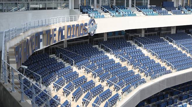 <yonhap photo-3960=""> NC 다이노스- SSG 랜더스 3연전 연기 (창원=연합뉴스) 김동민 기자 = 1일 오후 경남 창원시 마산회원구 창원NC파크. 한국야구위원회(KBO)는 최근 창원NC파크에서 발생한 구조물 낙하 사고로 이날부터 3일까지 무관중으로 열릴 예정이던 SSG 랜더스와 NC 다이노스의 3연전을 연기했다. 희생자 추모를 위해 이날 KBO 리그 및 퓨처스리그 경기는 모두 진행하지 않는다. 2025.4.1 image@yna.co.kr/2025-04-01 16:12:46/ <저작권자 ⓒ 1980-2025 ㈜연합뉴스. 무단 전재 재배포 금지, AI 학습 및 활용 금지></yonhap>