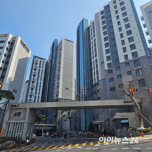 동작구의 '흑석자이' 아파트 전경 2025.03.14 [사진=이효정 기자 ]