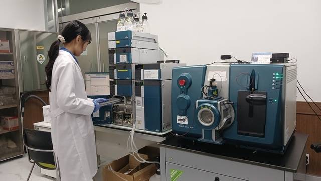 ▲ 횡성군농업기술센터 농산물 안전성분석실에서는 매년 2000건의 농산물 잔류농약 검사를 지원하고 있다.