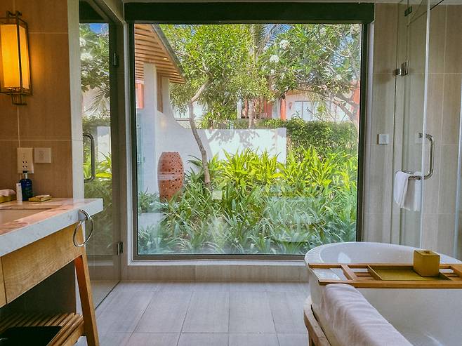 풀빌라 객실 내부 / 사진=권효정 여행 + 기자