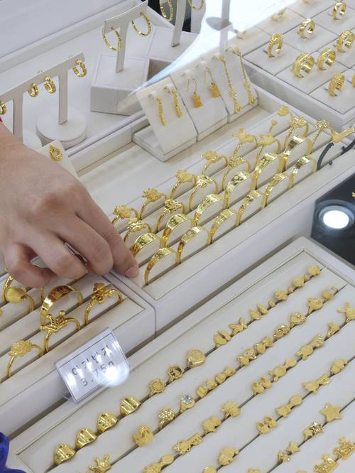 서울 종로구 한국금거래소에 1g 반지 등 다양한 중량의 돌 반지들이 진열돼 있다. [이충우 기자]