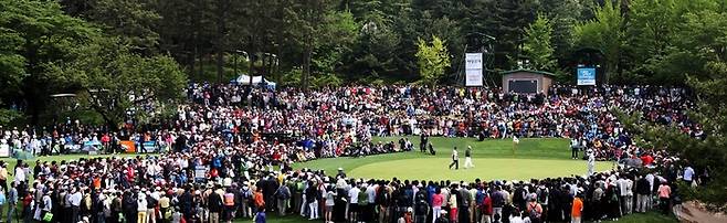한국의 마스터스 GS칼텍스 매경오픈의 챔피언이 탄생하는 18번홀은 까다로운 코스와 수많은 구름관중이 내뿜는 긴장감이 더해 가장 짜릿하면서 어려운 홀로 꼽힌다. 매경DB