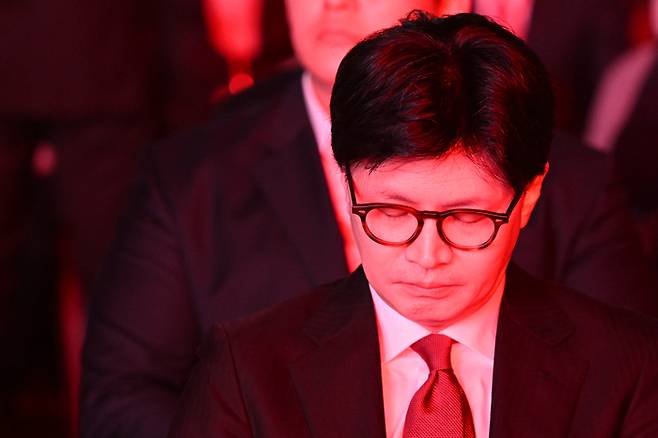 국민의힘 한동훈 대선 경선 후보가 3일 경기 고양시 킨텍스에서 열린 국민의힘 최종 대선 후보 선출을 위한 전당대회에서 결과를 기다리고 있다. [사진출처=연합뉴스]