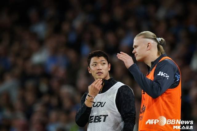 황희찬(좌)은 겨우 5분 출전에 그쳤다. 사진(맨체스터 영국)=AFPBBNews=News1