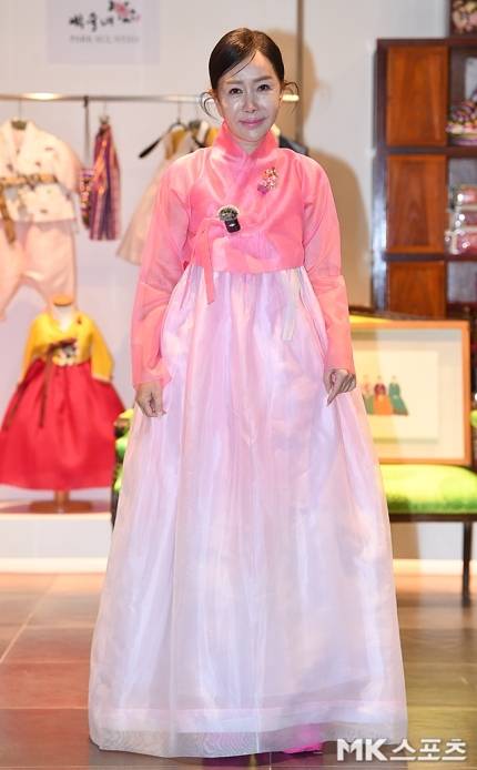 배우 박준금이 전통 한복을 입고 등장했다. 사진=천정환 기자