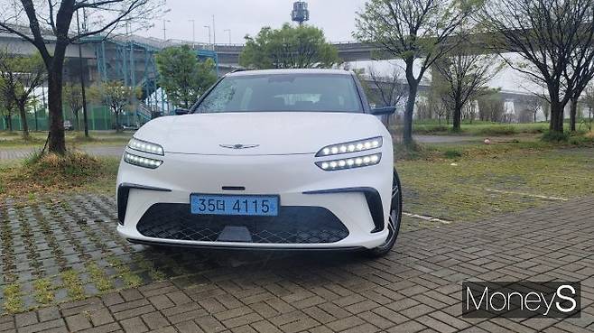 부분변경으로 돌아온 GV60의 외모는 세련미가 느껴진다. /사진=김창성 기자