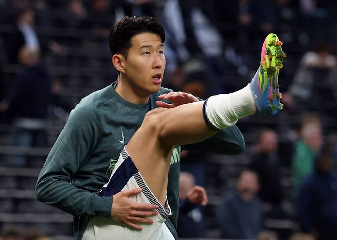 토트넘의 손흥민이 지난달 10일(현지시각) 런던 토트넘 홋스퍼 스타디움에서 열린 UEFA 유로파리그 8강 1차전 프랑크푸르트와 경기에 앞서 워밍업하고 있다. /사진=런던 로이터 뉴스1 우동명 기자