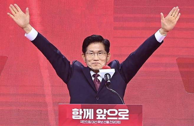 김문수 국민의힘 대선 후보가 3일 경기 고양시 일산 킨텍스에서 열린 제5차 전당대회에서 대선 승리 의지를 다졌다. 사진은 이날 국민의힘 대선 후보로 선출된 김 후보. /사진=뉴스1(공동취재)