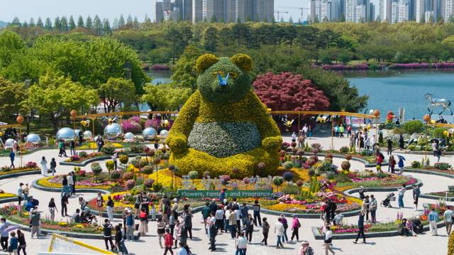 ‘황금빛 판다’가 있는 ‘꿈꾸는 정원’. 고양시 제공