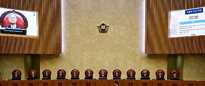 조희대 대법원장을 비롯한 대법관들이 1일 서울 서초구 대법원에서 더불어민주당 이재명 대선 후보의 공직선거법 위반 사건 상고심 선고를 위해 참석해 있다. 연합뉴스