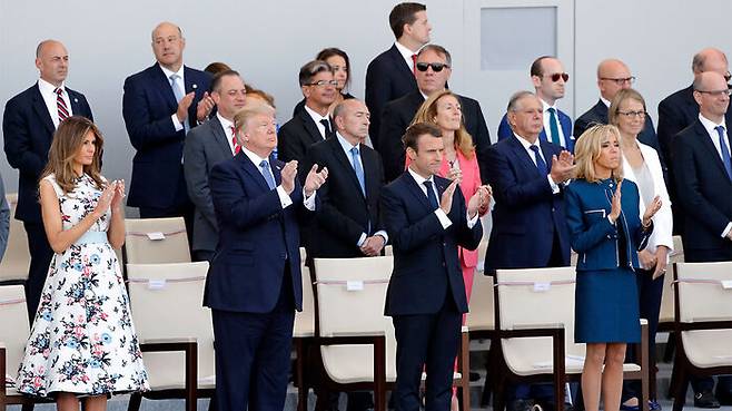 2017년 프랑스의 군사 퍼레이드 참석한 트럼프 (사진=게티이미지코리아)