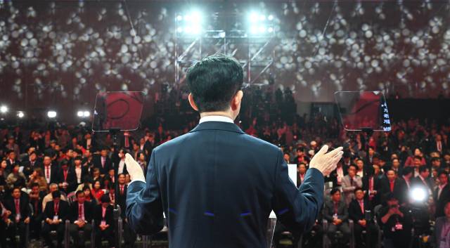 국민의힘 대선 후보로 선출된 김문수 예비후보가 3일 경기 고양시 킨텍스에서 열린 국민의힘 전당대회에서 수락 연설을 하고 있다. 연합뉴스