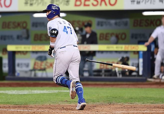 타격하는 삼성 강민호. 삼성 라이온즈 제공
