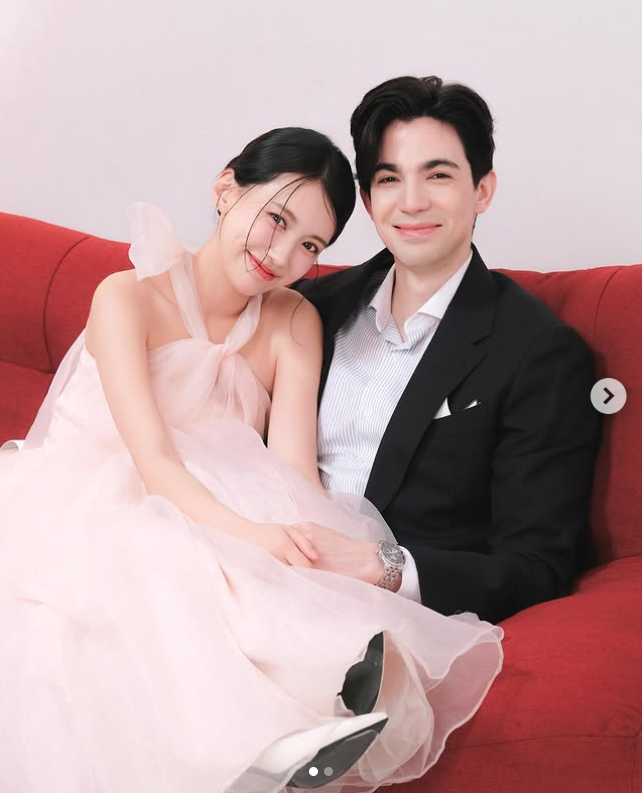 프랑스 출신 방송인 로빈 데이아나(오른쪽)와 가수 출신 김서연의 웨딩 화보. 사진 김서연 SNS 캡처