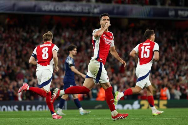 ▲ 첼시는 유로파 컨퍼런스리그 4강 1차전에서 유르고르덴에 4-1로 이겼다. 반면 아스널은 챔피언스리그 4강 1차전에서 파리 생제르맹에 0-1로 패했다. ⓒ연합뉴스/EPA/AFP