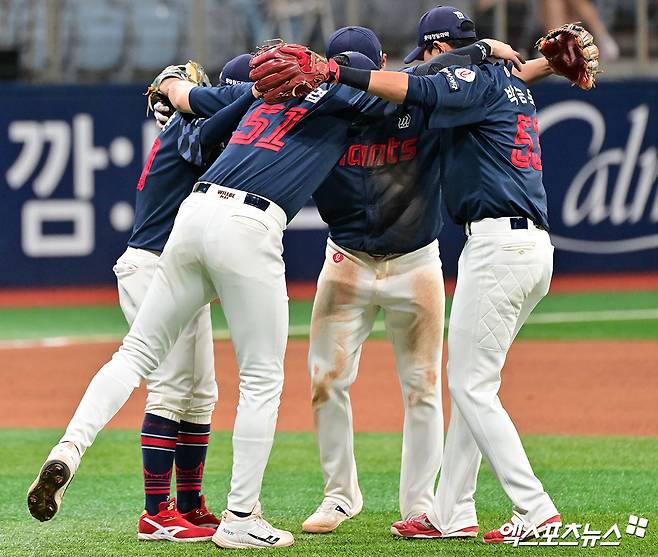 시즌 초반 롯데의 상승세가 이어지고 있다. 현재 정규시즌 전적 20승 1무 13패로 한화와 리그 공동 2위를 기록 중이다. 엑스포츠뉴스 DB