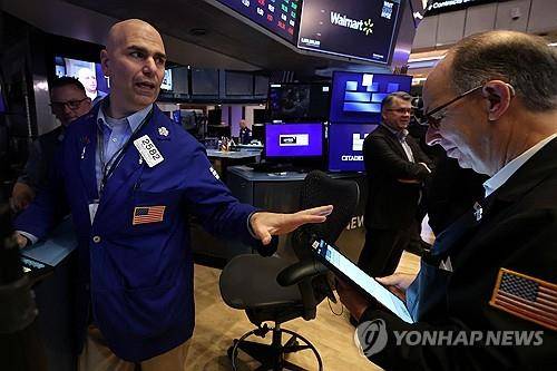 뉴욕 증권거래소의 트레이더 [로이터 연합뉴스 자료사진. 재판매 및 DB 금지]