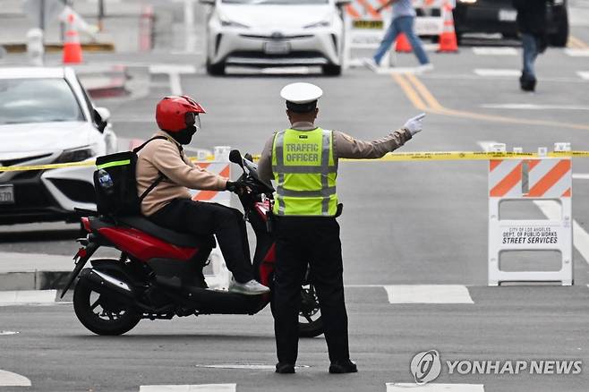 미국 로스앤젤레스 시내의 한 도로  [AFP 연합뉴스 자료사진. 재판매 및 DB 금지] 이 사진은 아래 기사와 직접적인 관련이 없습니다.